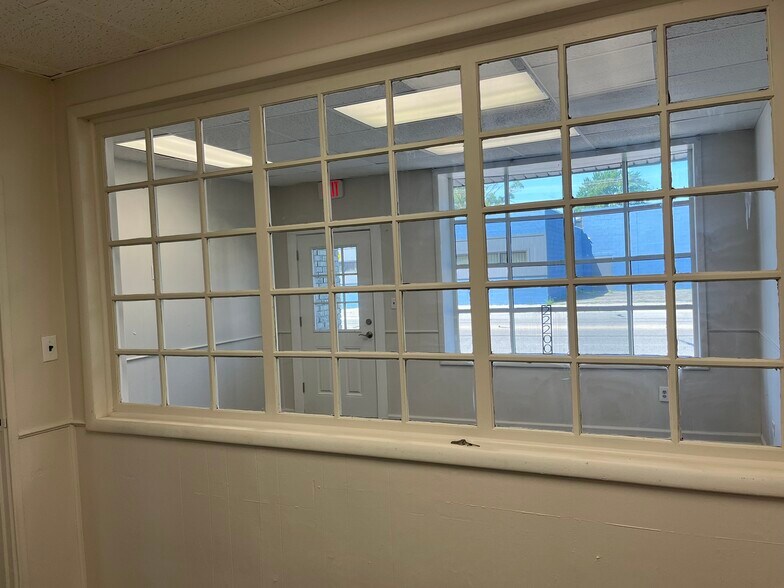 22100-22200 John R Rd, Hazel Park, MI à louer - Photo de l’immeuble – Image 3 sur 7