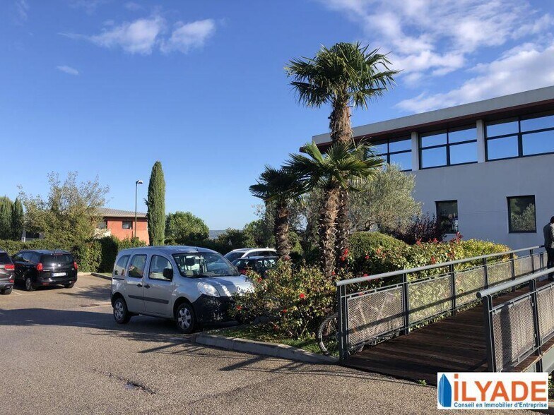 Bureau dans Aix-En-Provence à louer - Photo de l’immeuble – Image 1 sur 3