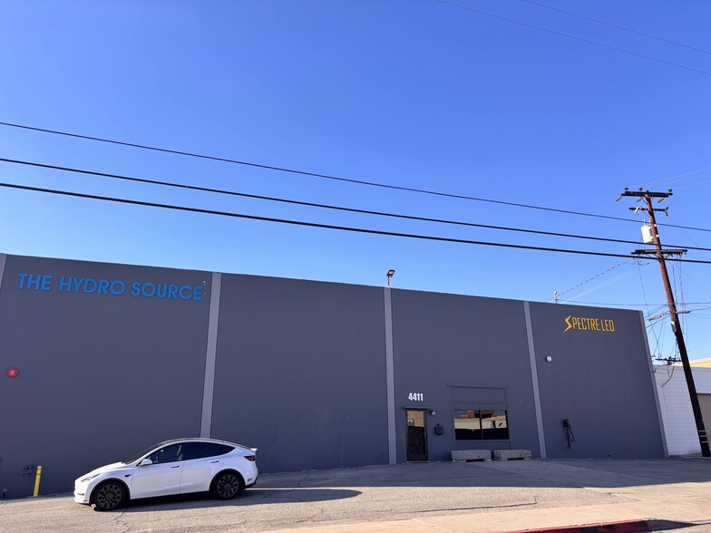 4411 Rowland Ave, El Monte, CA à louer - Photo de l’immeuble – Image 1 sur 21