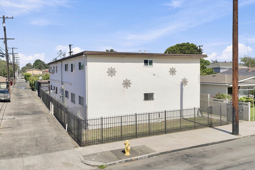10621 San Carlos Ave, South Gate, CA à vendre - Photo de l’immeuble – Image 2 sur 5