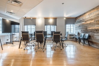 32 Rue Saint-Charles, Longueuil, QC à louer Photo intérieure– Image 1 sur 15