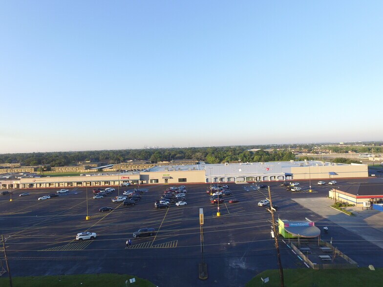 3719-3931 N Twin City Hwy, Port Arthur, TX à louer - Photo de l’immeuble – Image 3 sur 6