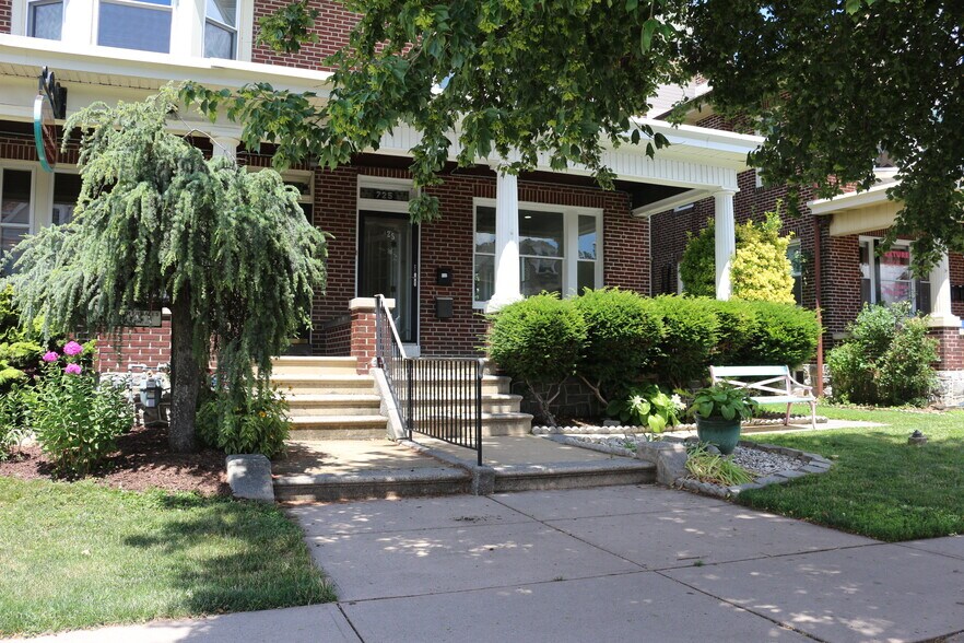 725 Penn Ave, West Reading, PA à louer - Photo de l’immeuble – Image 2 sur 15