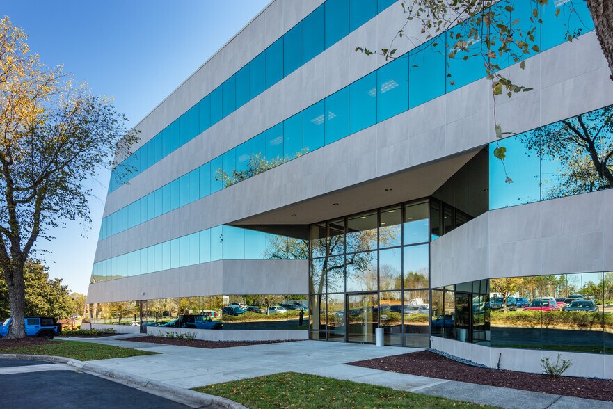 9140 Arrowpoint Blvd, Charlotte, NC à vendre - Photo de l’immeuble – Image 2 sur 24