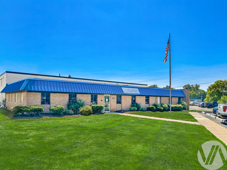 2222 Stephenson Hwy, Troy, MI à vendre - Photo de l’immeuble – Image 1 sur 7