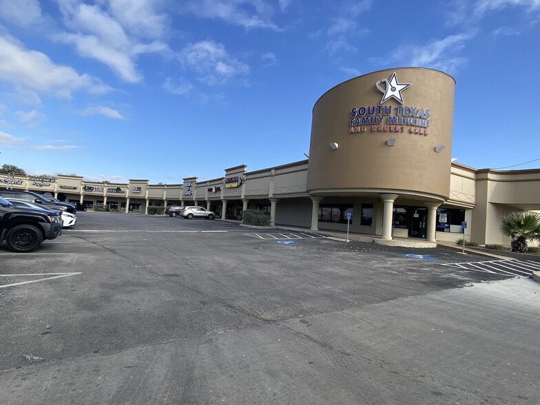 7115 Blanco Rd, San Antonio, TX à louer - Photo de l’immeuble – Image 1 sur 10