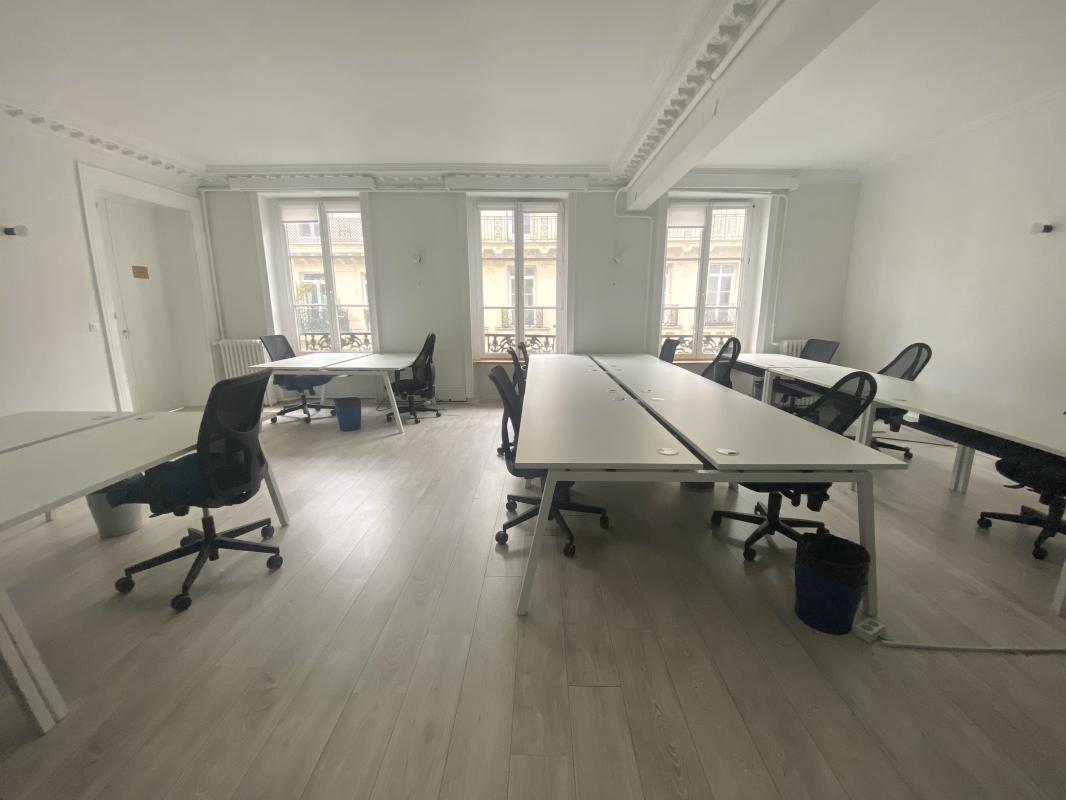 Bureau dans Paris à louer Photo de l’immeuble– Image 1 sur 10