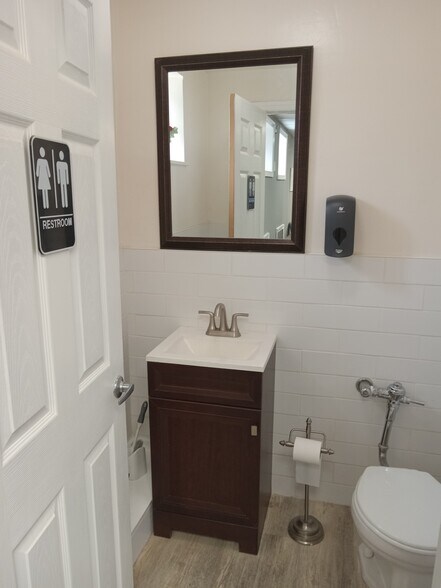 1725 Edison Ave, Bronx, NY à vendre - Photo de l’immeuble – Image 3 sur 6