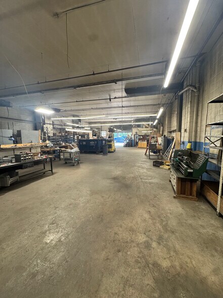 28 Marginal St W, Brooklyn, NY à louer - Photo de l’immeuble – Image 3 sur 7