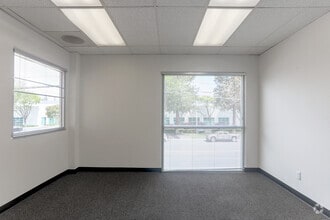 2060 Walsh Ave, Santa Clara, CA à louer Photo intérieure– Image 1 sur 3