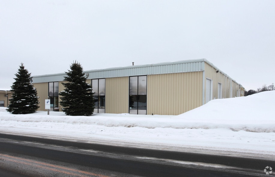 2165 Daniels St, Long Lake, MN à louer - Photo de l’immeuble – Image 2 sur 6