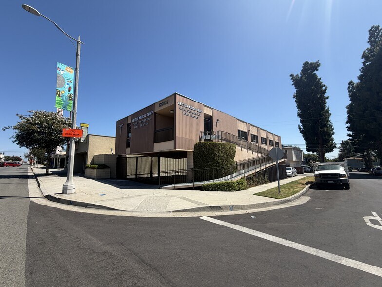 12802 Whittier Blvd, Whittier, CA à louer - Photo de l’immeuble – Image 1 sur 2