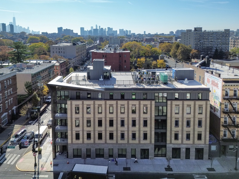 251 14th St, Hoboken, NJ à louer - Photo de l’immeuble – Image 1 sur 8