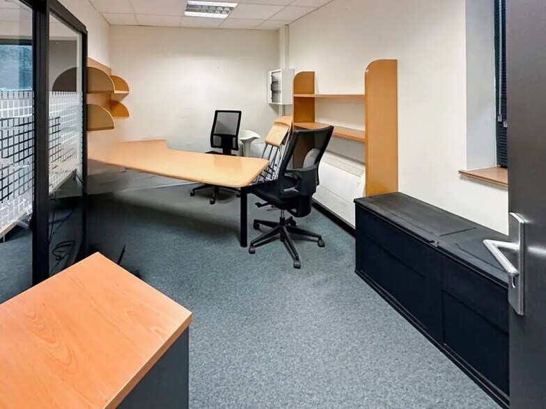 Bureau dans Lissieu à louer - Photo de l’immeuble – Image 2 sur 6