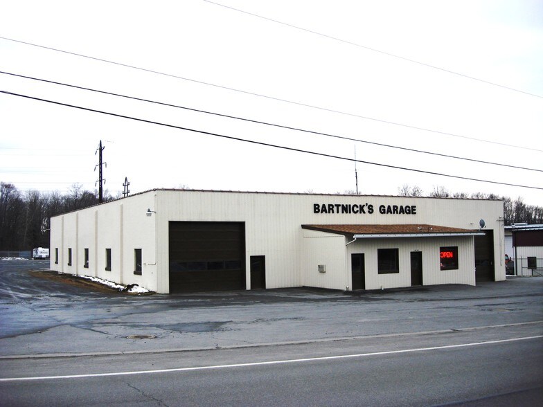 5642 Horatio St, Utica, NY à vendre - Photo de l’immeuble – Image 3 sur 3