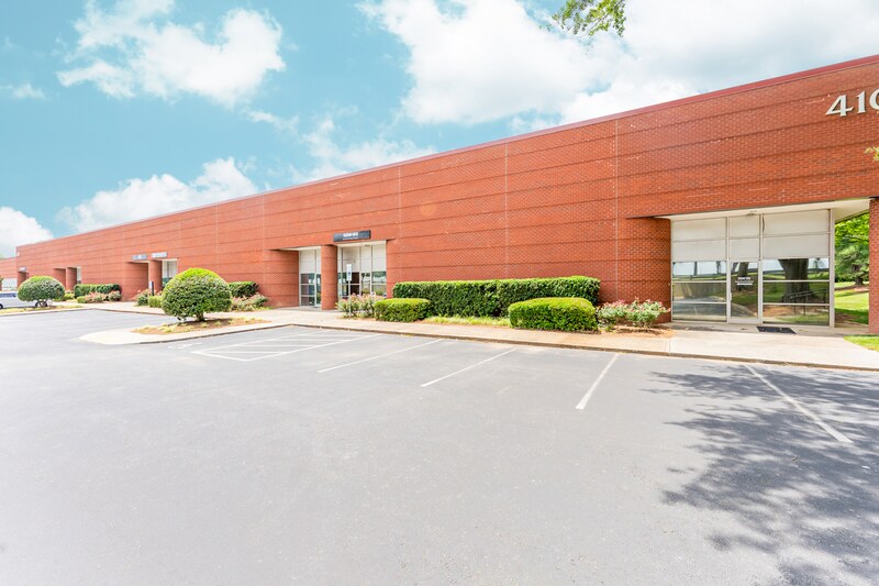 408 Gallimore Dairy Rd, Greensboro, NC à louer - Photo de l’immeuble – Image 2 sur 7