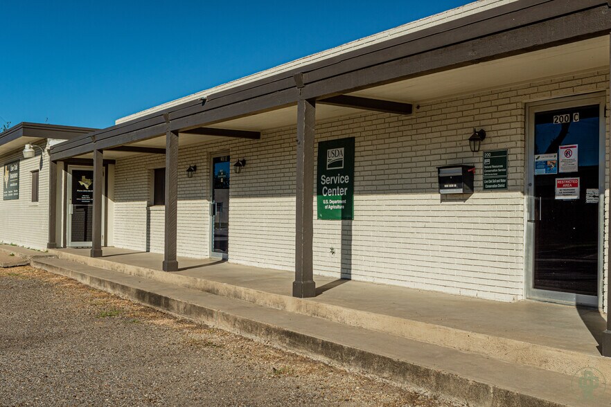 200 Bowie St, George West, TX à vendre - Photo de l’immeuble – Image 2 sur 16