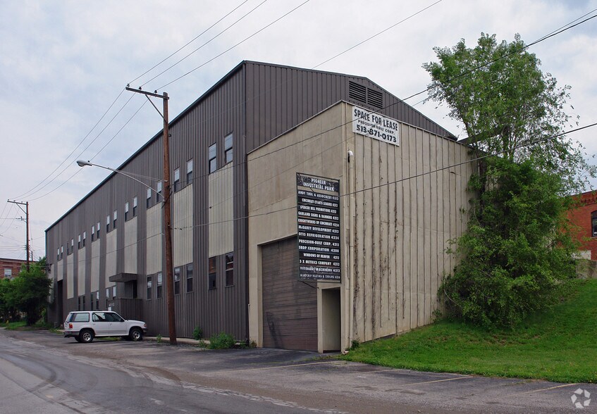 4212 Airport Rd, Cincinnati, OH à louer - Photo principale – Image 1 sur 5
