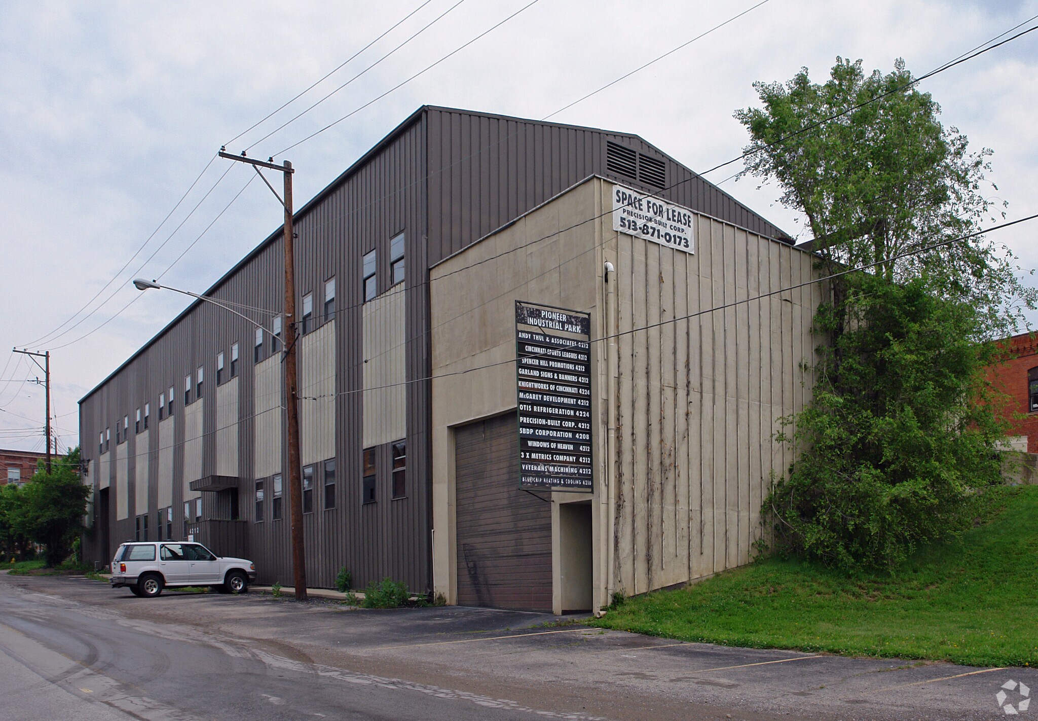 4212 Airport Rd, Cincinnati, OH à louer Photo principale– Image 1 sur 6