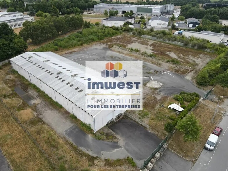 Local d'activités dans Bourgbarré à vendre - Photo de l’immeuble – Image 3 sur 7