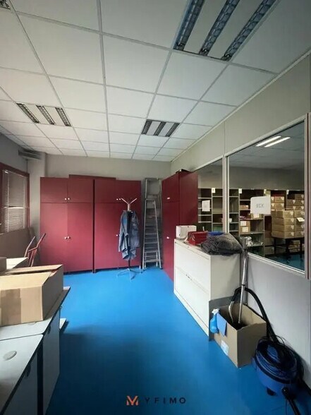 Local d’activités dans Trappes à louer - Photo de l’immeuble – Image 3 sur 6