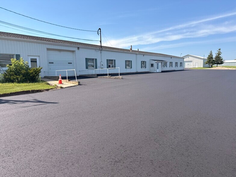 825 Prosper Rd, De Pere, WI à louer - Photo de l’immeuble – Image 1 sur 5
