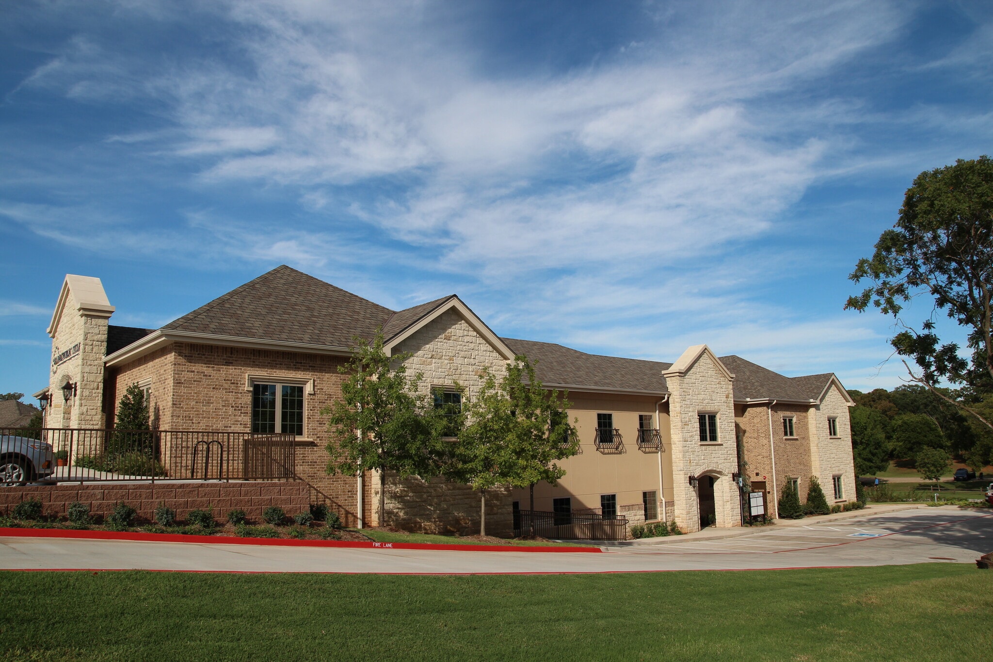1008 S Bryant Ave, Edmond, OK à louer Photo de l’immeuble– Image 1 sur 1