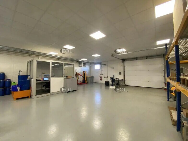 Local d’activités dans Reyrieux à louer - Photo de l’immeuble – Image 2 sur 6