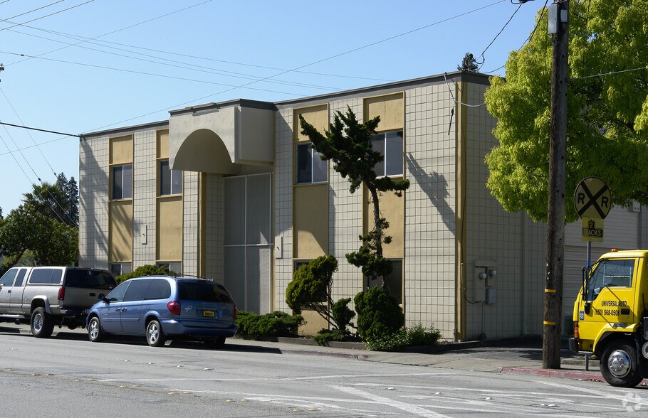 2680 Middlefield Rd, Redwood City, CA à vendre - Photo de l’immeuble – Image 2 sur 4