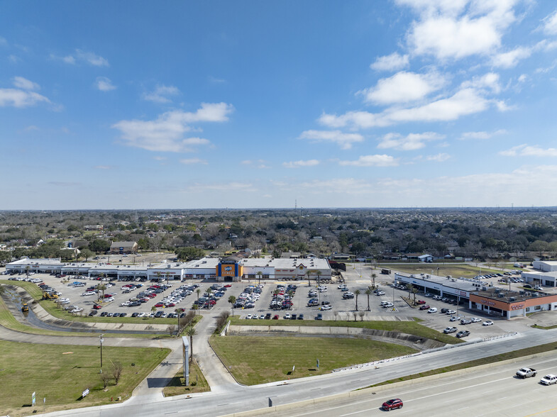 W Main St & Gulf Fwy S, League City, TX à louer - Photo de l’immeuble – Image 2 sur 3