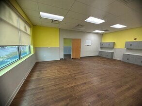 1031-1041 E Woodfield Rd, Schaumburg, IL à louer Photo intérieure– Image 1 sur 5