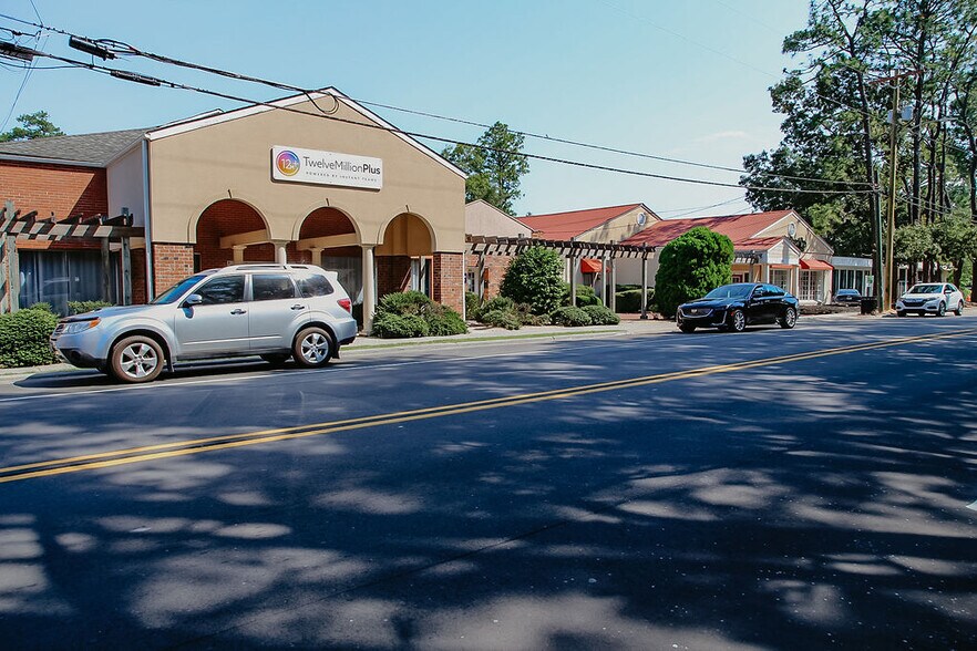 670 SW Broad St, Southern Pines, NC à louer - Photo de l’immeuble – Image 3 sur 22