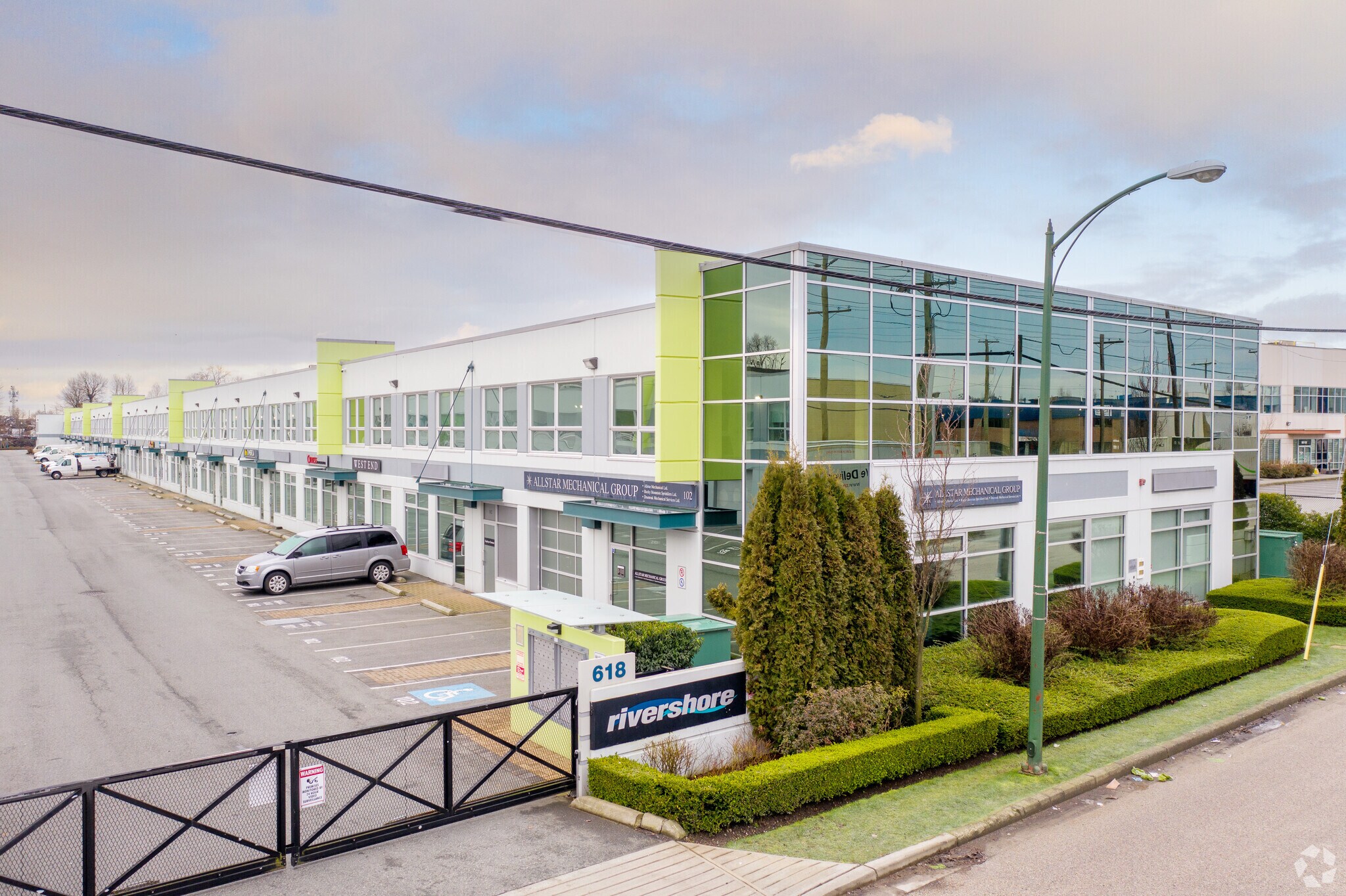618 E Kent Ave S, Vancouver, BC à louer Photo principale– Image 1 sur 31