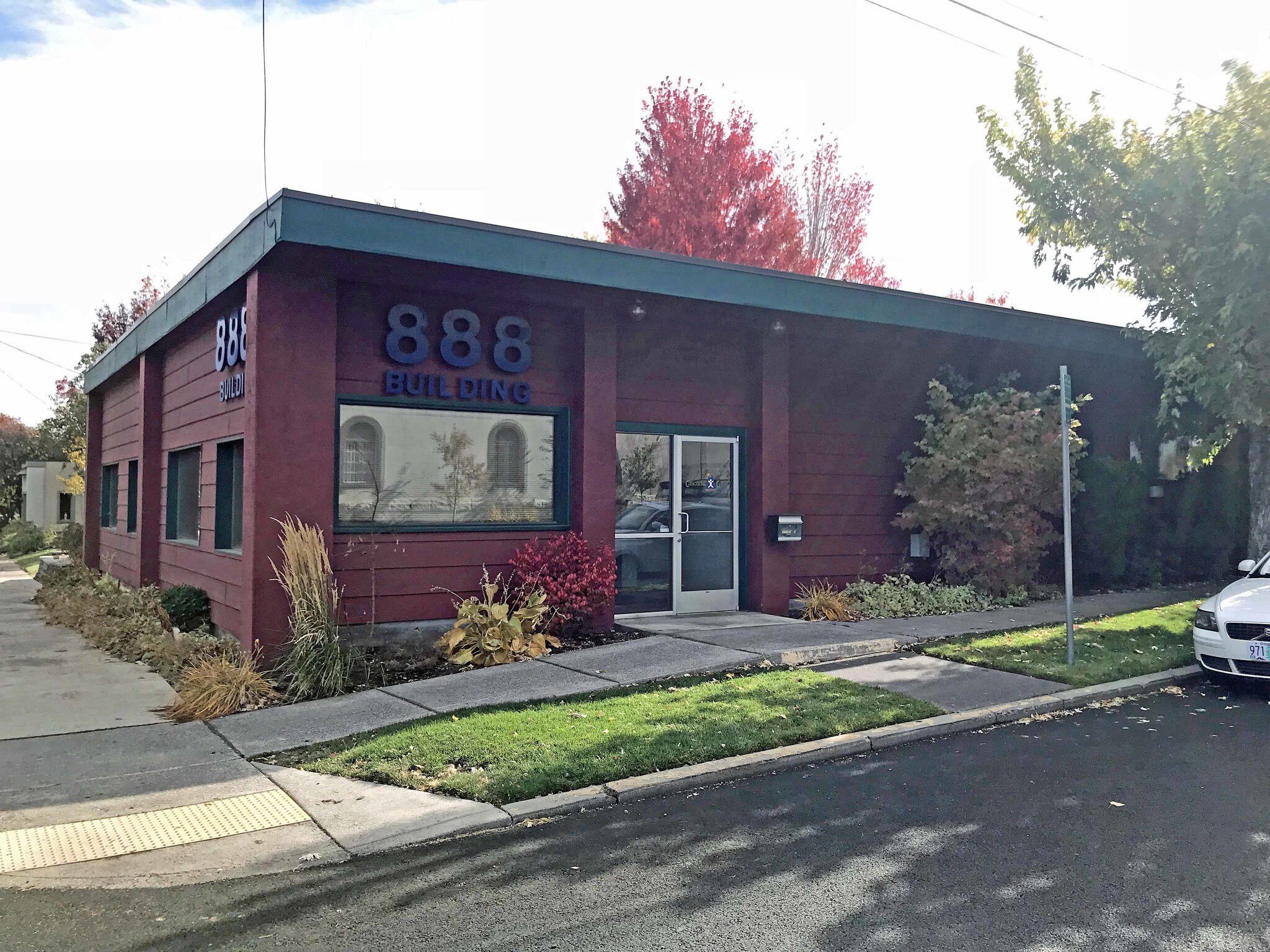888 NW Hill St, Bend, OR à louer Autre– Image 1 sur 20