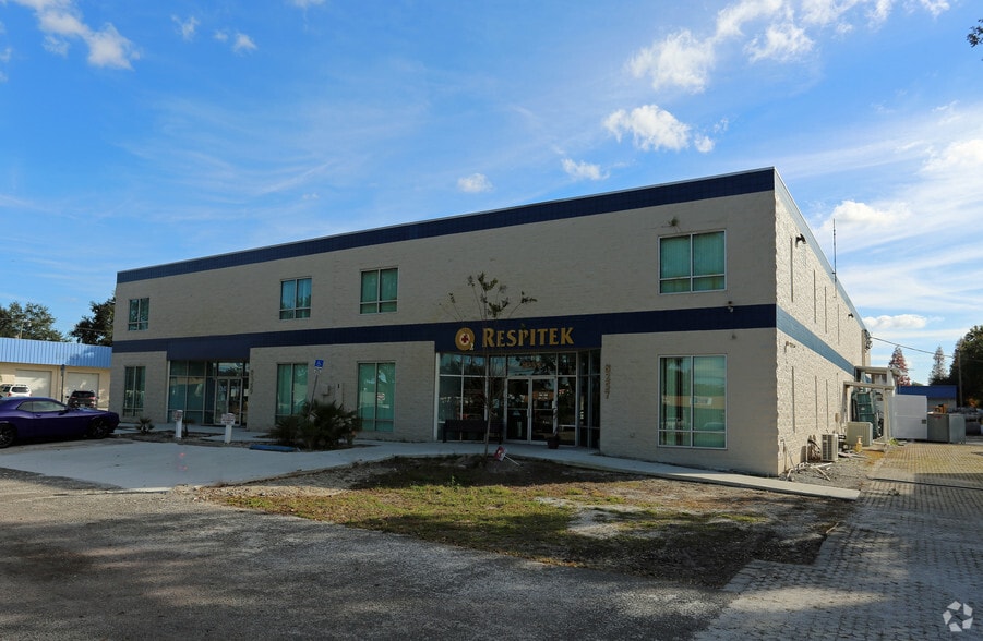 8207-8265 Causeway Blvd, Tampa, FL à louer - Photo principale – Image 1 sur 13