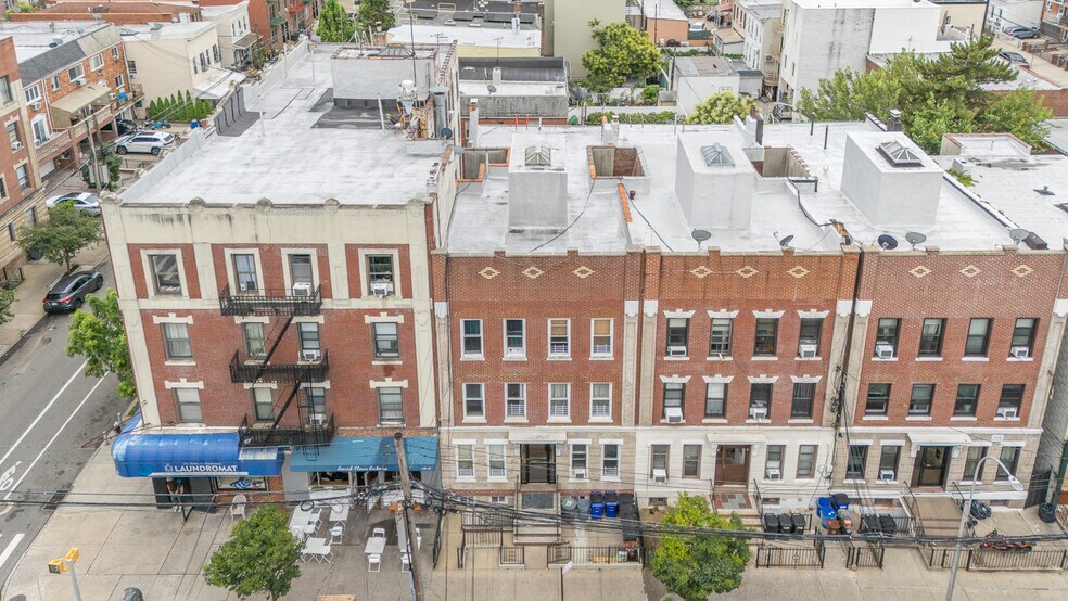 4316 25th Ave, Astoria, NY à vendre - Photo de l’immeuble – Image 2 sur 26