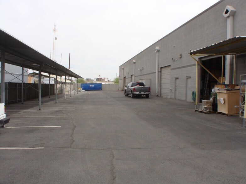 2730 E Jones Ave, Phoenix, AZ à louer - Photo de l’immeuble – Image 3 sur 4