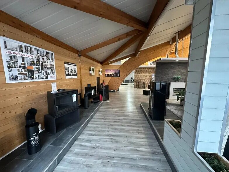 Local commercial dans Lux à vendre - Photo intérieure – Image 3 sur 7