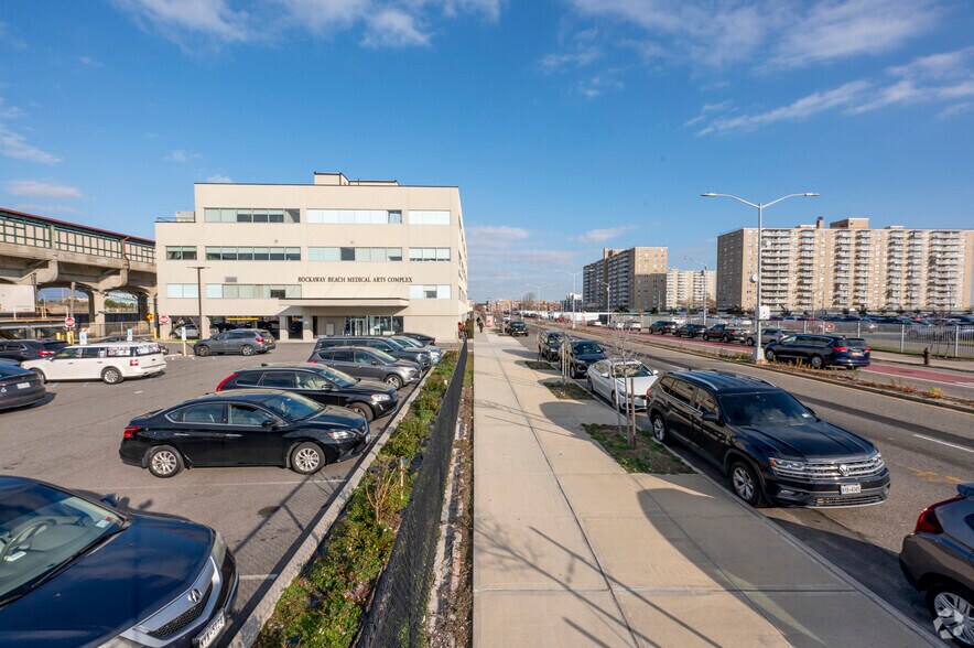 10520 Rockaway Beach Blvd, Rockaway Park, NY à louer - Photo de l’immeuble – Image 3 sur 22