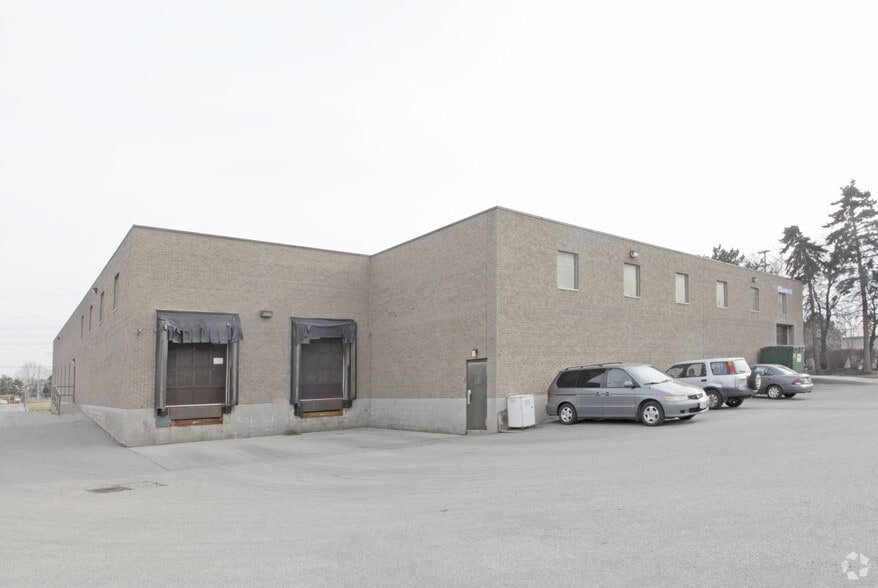 3525 Nashua Dr, Mississauga, ON à louer - Photo de l’immeuble – Image 2 sur 3