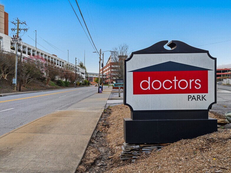 5 Doctors Park, Asheville, NC à vendre - Photo de l’immeuble – Image 2 sur 20