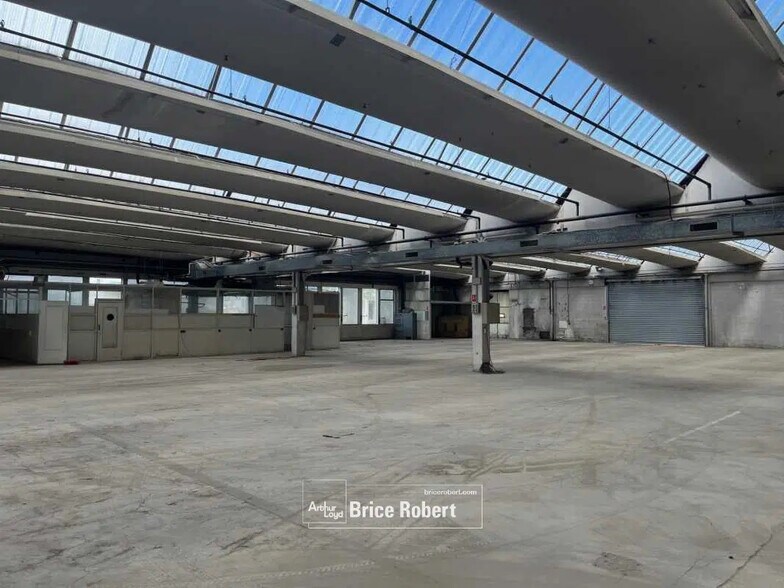 Industriel/Logistique dans Meyzieu à vendre - Photo de l’immeuble – Image 2 sur 5