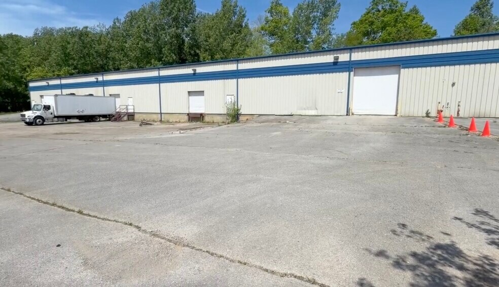 1075 Willow Industrial Ct, Cookeville, TN à vendre - Photo de l’immeuble – Image 2 sur 10