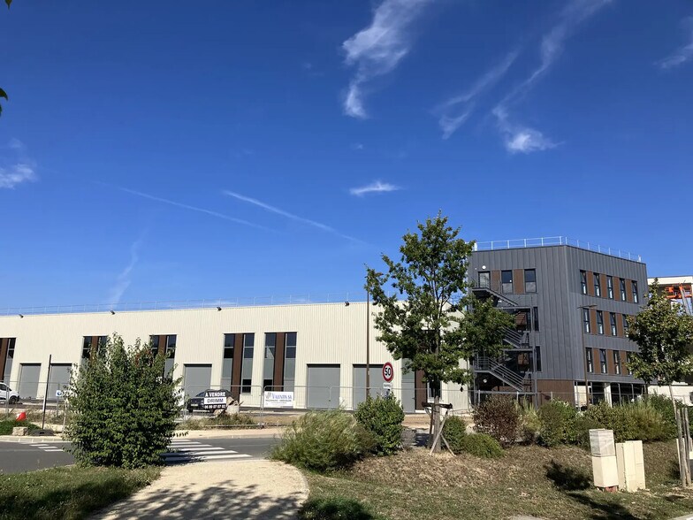 470 Rue Des Valets, Montluel à vendre - Photo de l’immeuble – Image 3 sur 8