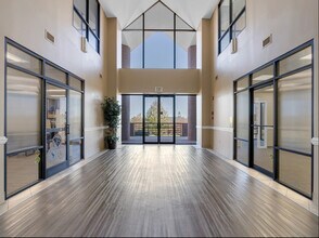 330 Pelham Rd, Greenville, SC à louer Hall d’entrée– Image 2 sur 7