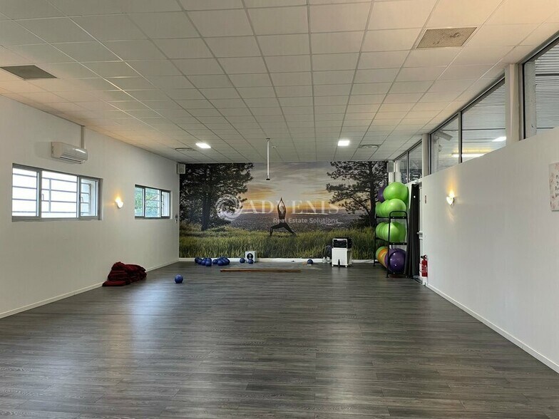 Local commercial dans Orléans à vendre - Photo de l’immeuble – Image 3 sur 8