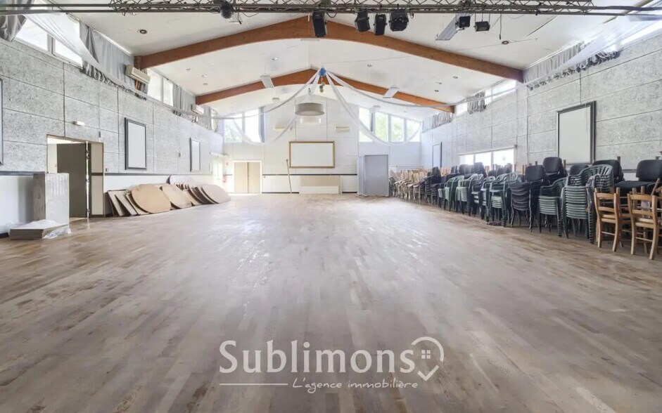 Local commercial dans Sulniac à vendre - Photo de l’immeuble – Image 1 sur 10