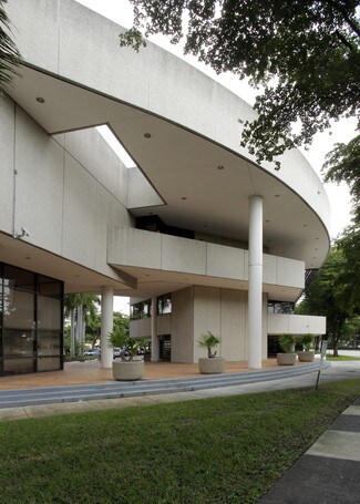 Plus de détails pour 6625 Miami Lakes Dr, Miami Lakes, FL - Bureau à vendre
