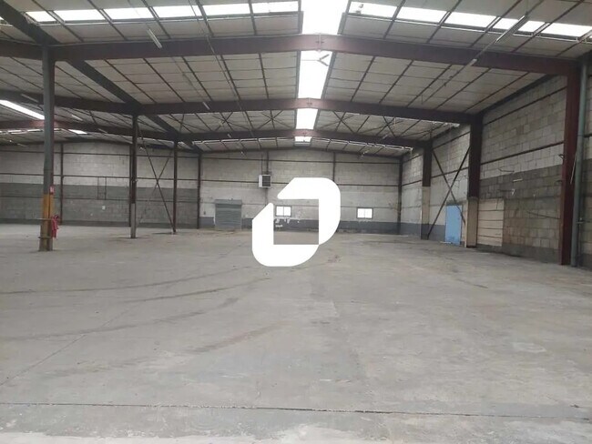 Plus de détails pour Local d’activités à vendre