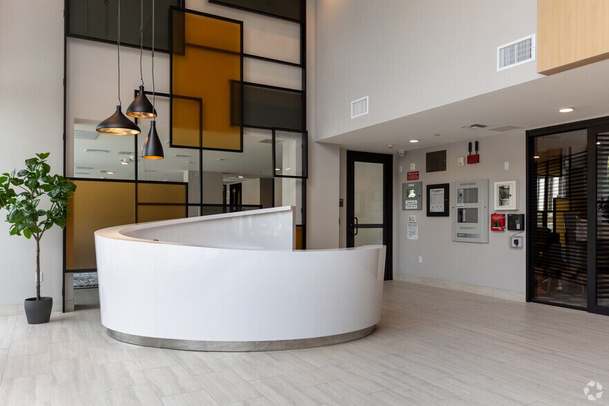 2968 W 7th St, Los Angeles, CA à louer - Photo intérieure – Image 2 sur 63